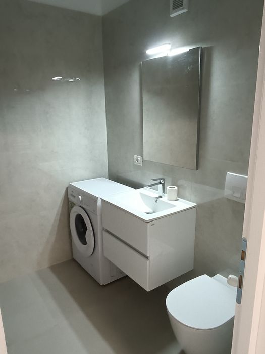Apartament nou de închiriat Central.