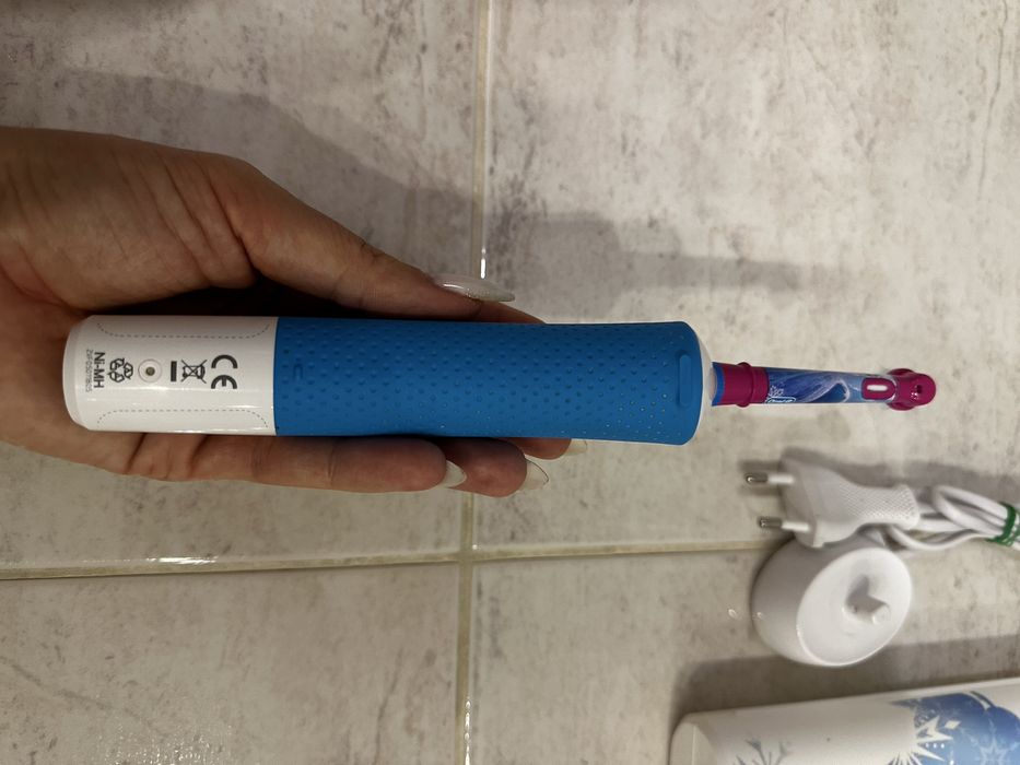 Електрическа четка за зъби Oral-B