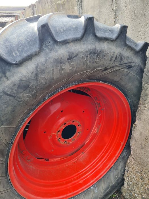 Anvelope 650 65 R 38 Continental.