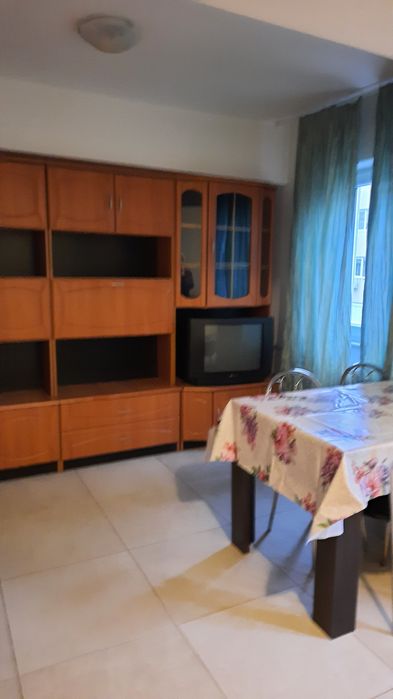 Vând apartament cu 2 camere din 3 în Arad. Zonă centrală Et.2. Renovat. Suma de — fotografia 3