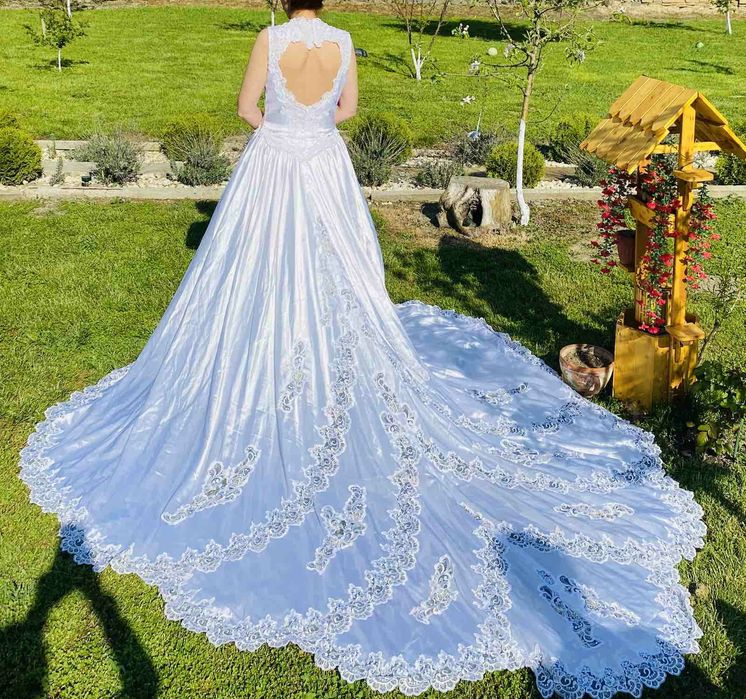 Стилна , елегантна булчинска рокля, размер S- М.