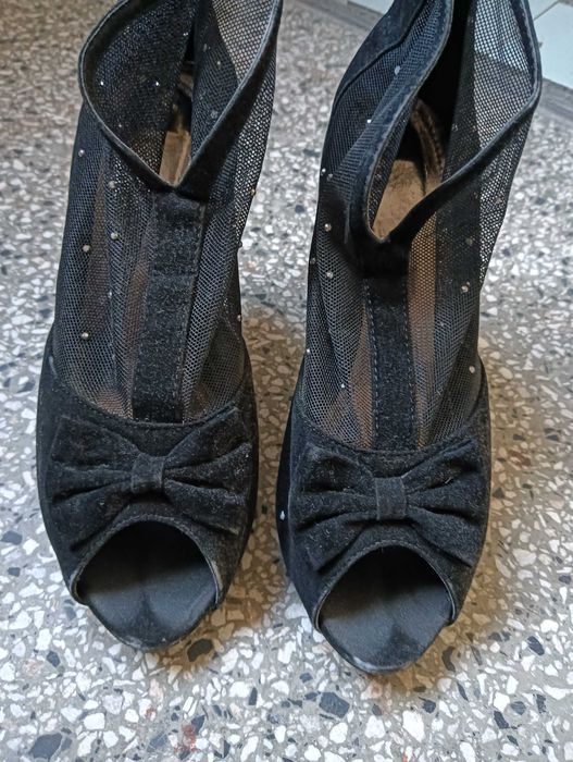 Обувки с камъчета