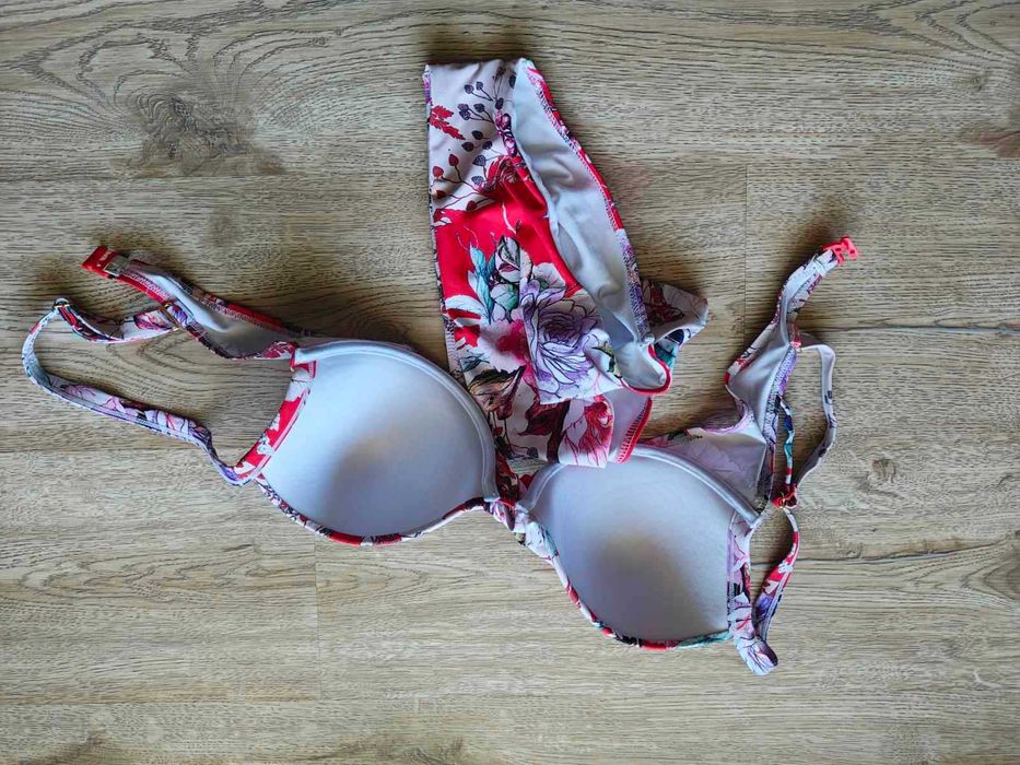 Дамски бански костюм от две части Pompea с push-up ефект и свеж десен