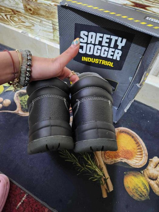 Мъжки работни обувки с метално бомбе 42 номер