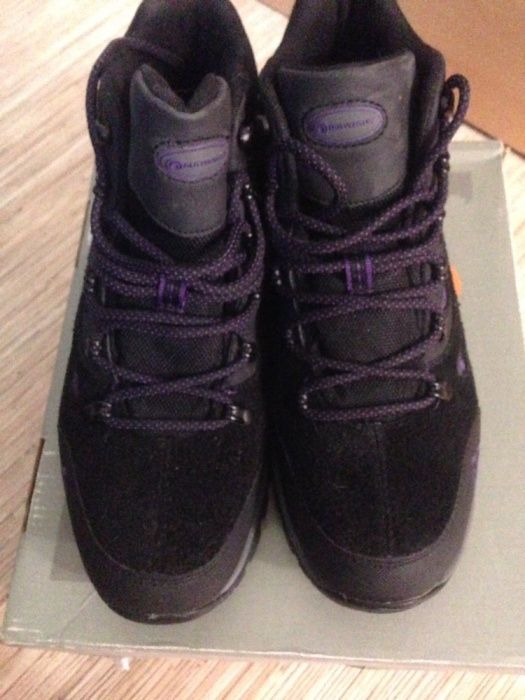 Продам спортивные  ботинки