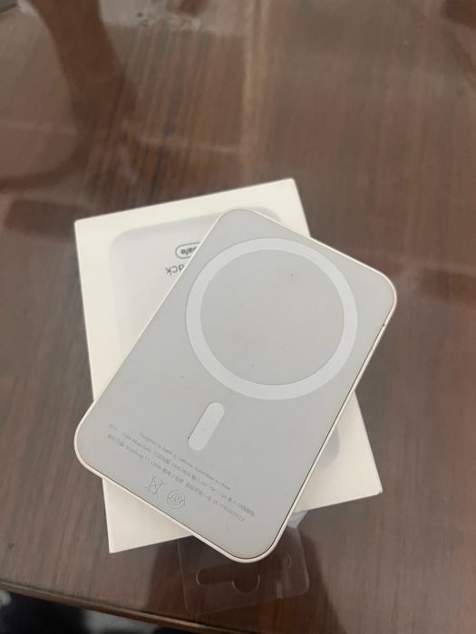 Магнитый повербанк айфон