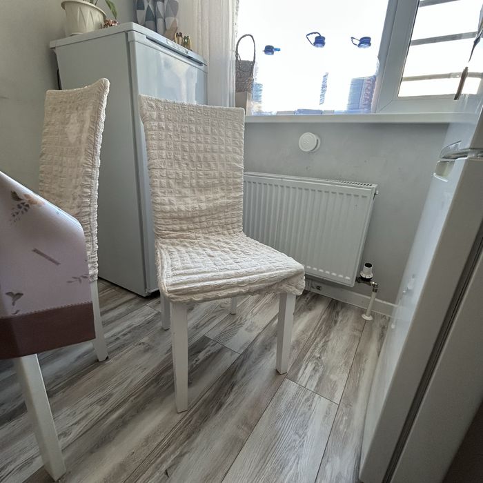 Продам стулья с чехлами Малайзия