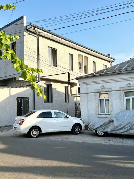 Srochna 2 xonali kvartira sotiladi!