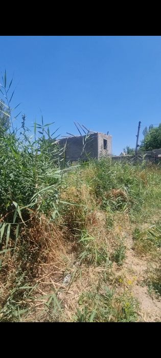 Yer uchaska sotiladi 5,5 sotix va yonida 3 sotix zaxvati ham bor