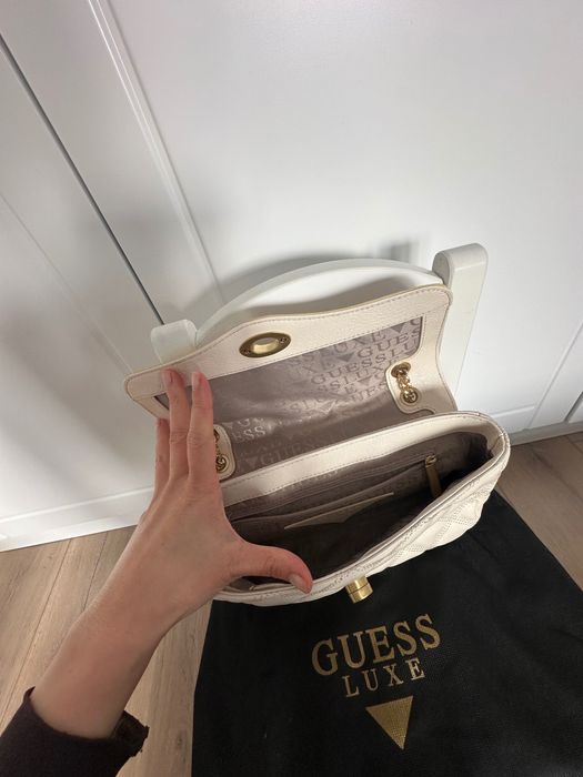 Кожена чанта Guess
