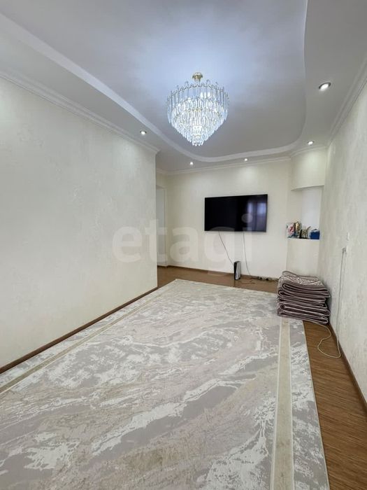 Продам 2 ком квартиру на Батыс 2