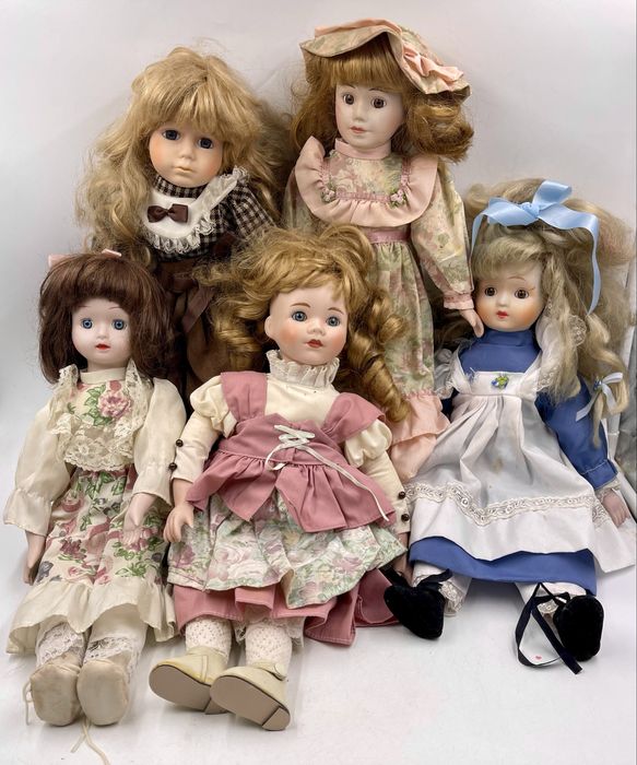 Колекционерски порцеланови кукли