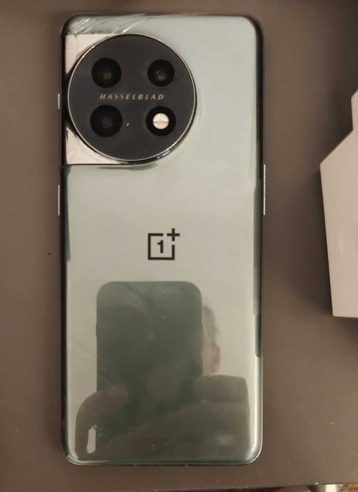 Vand Oneplus 11 cu cutie accesorii si factura + garantie