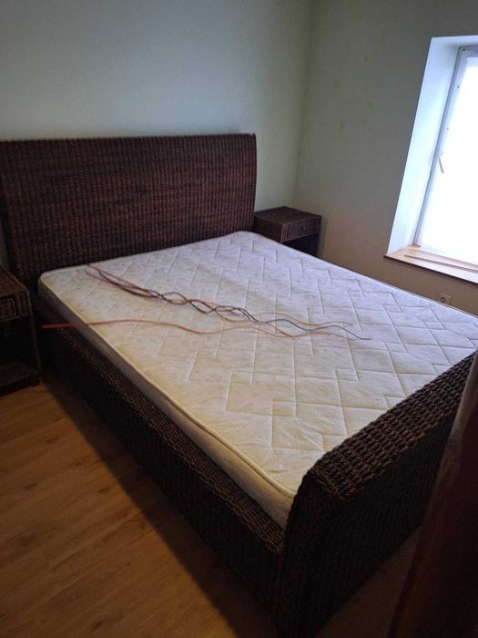 Pat si doua dormiere din ratan