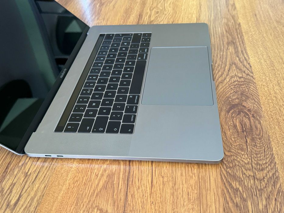15.4' Core i7 Apple MacBook Pro Late 2016 SG TouchBar 16GB RAM/512GB SSD/Radeon Pro 460 4GB/Бат 4ч