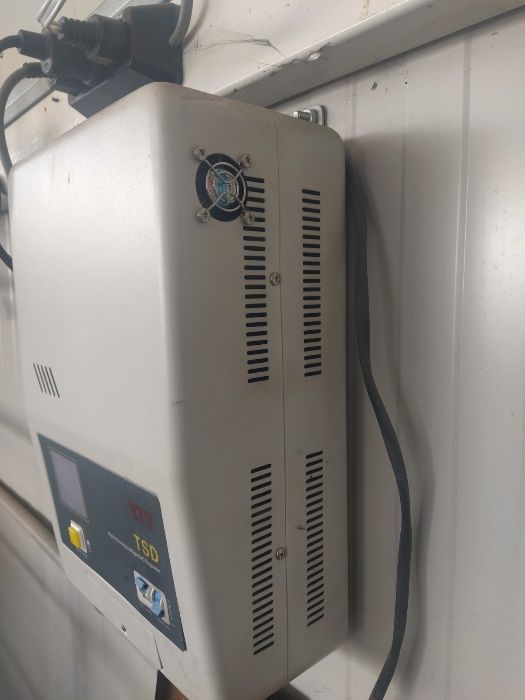 Регулатор на напрежение -Автоматичен