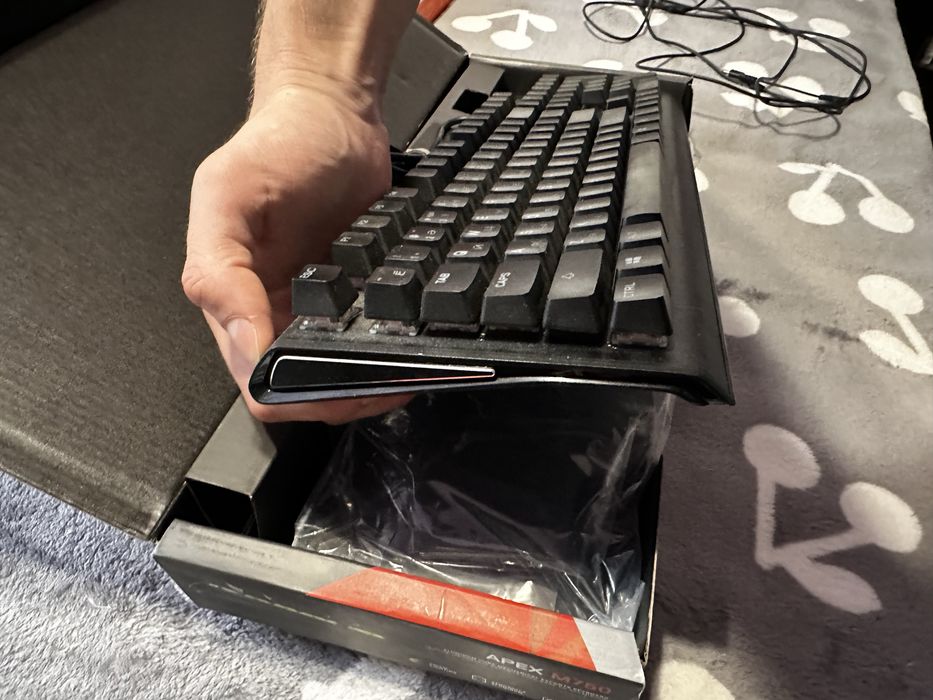 Продам SteelSeries Apex M750 (б/у)