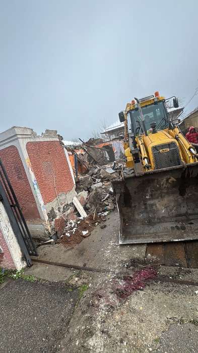 Inchiriez buldoexcavator/camion 6x4