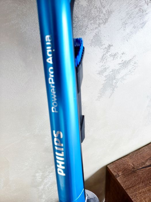 Безкабелна прахосмукачка Philips PowerPro Aqua
