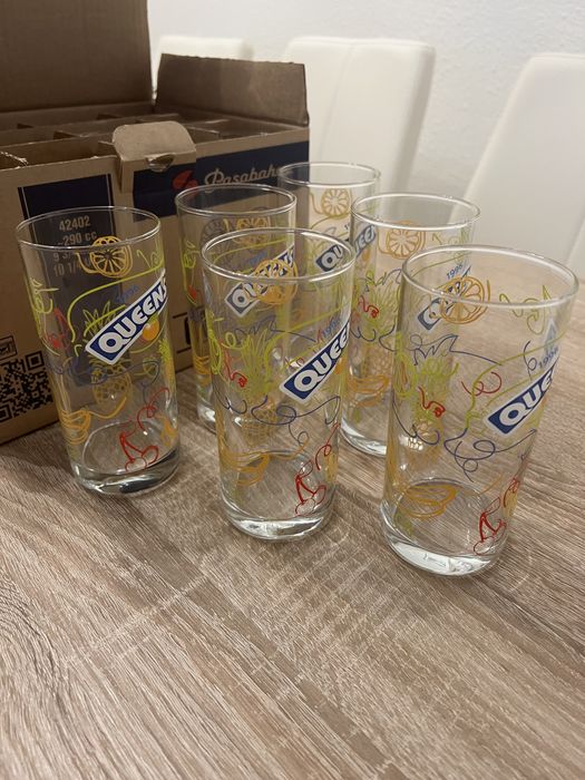 6 броя чаши на Куинс