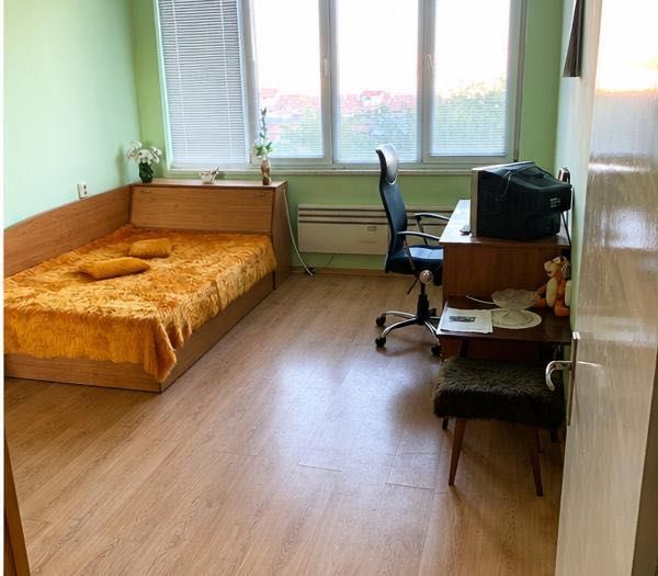 Тристаен тухлен апартамент с асансьор   готов за нанасяне В тих, спокоен и зелен квартал