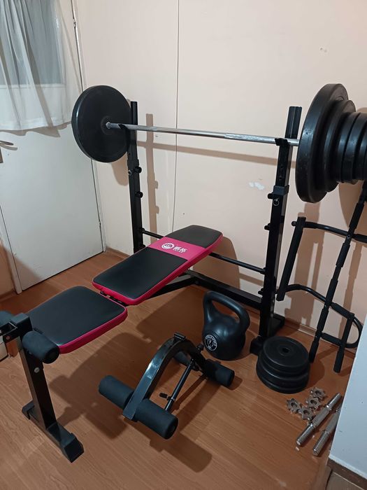 Продавам лежанка с лостове и тежести