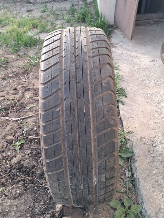 Продам шины б/у.