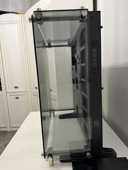 Корпус Thermaltake Core P5