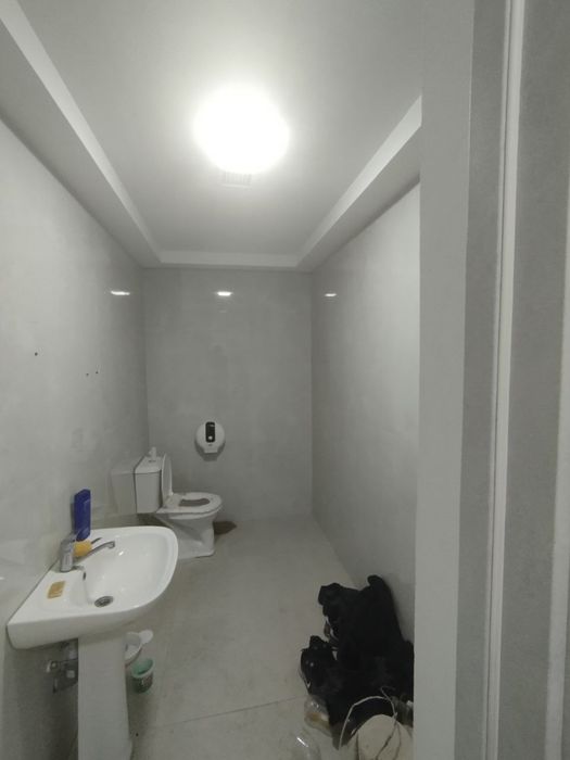 Продается нежилое помещение  на Бабура