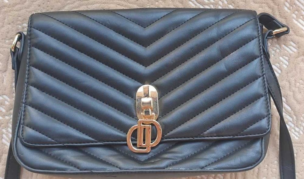 Черна дамска чанта