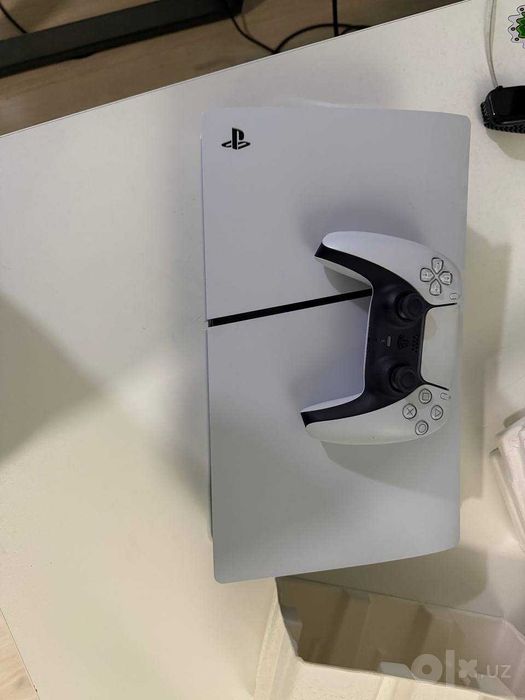 Playstation 5 Digital Edition 1TB + 1 joystick