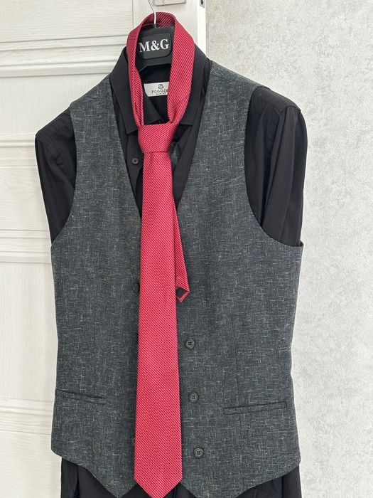 Продам костюм тройку