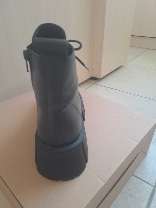 Дамски боти от естествена кожа и велур в черно