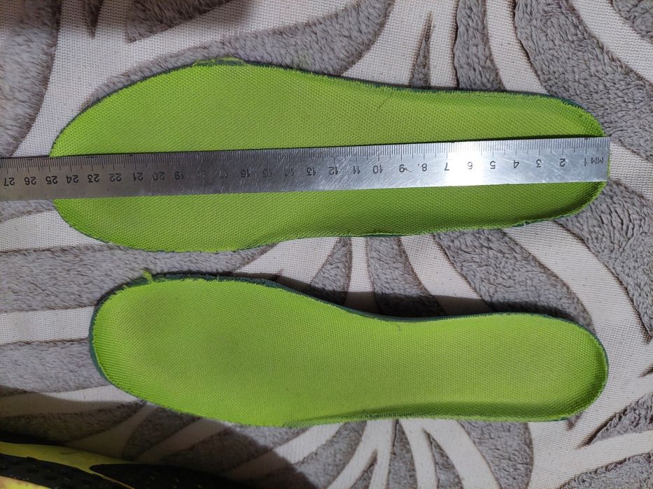 Продам беговые кроссовки Nike