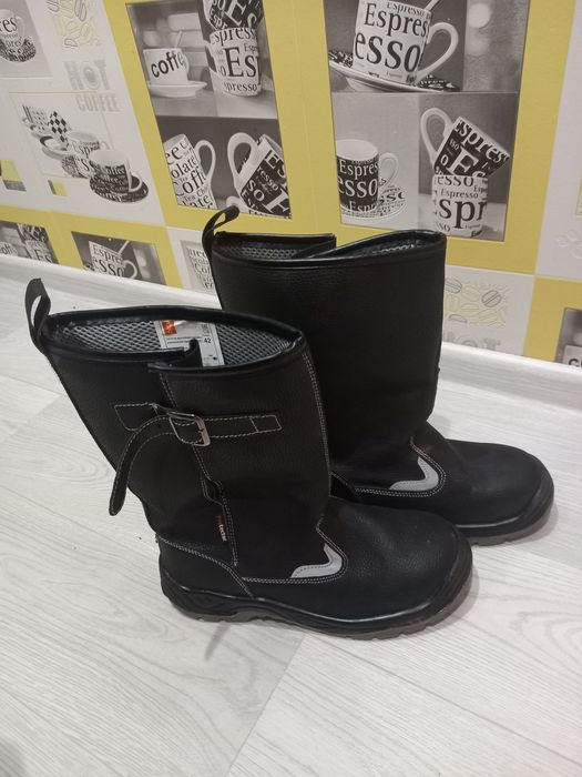 Продам  Спец обувь весенний