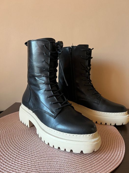 Нови кожени боти