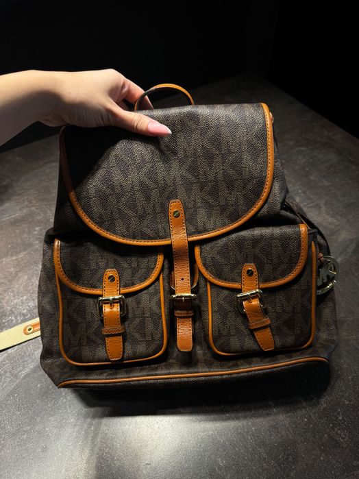 Продам рюкзак Michael Kors