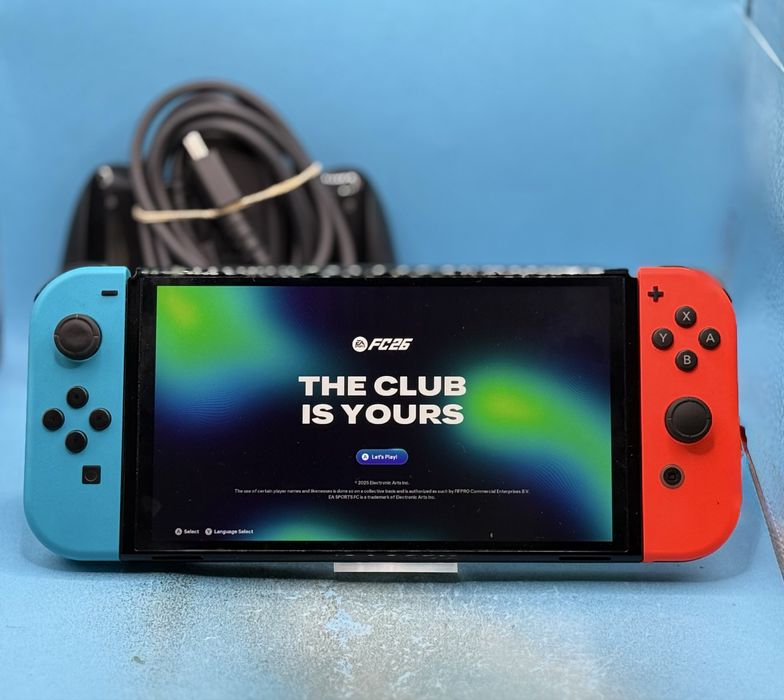 Преносима конзола Nintendo Switch + Joy-Con