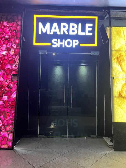 Обклейка, тонировка окон (пластик, алюминий, витраж)