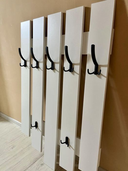 Настенная вешалка