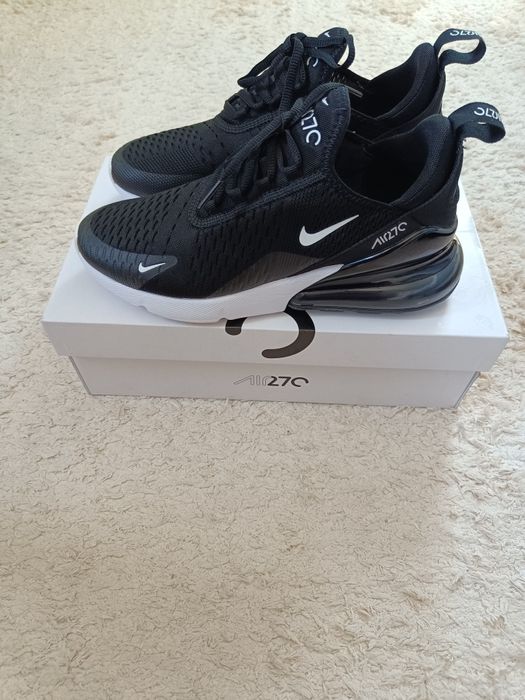 Продам кроссовки оригинал Nike Air Max 270