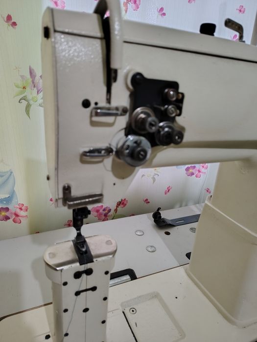 Колонковая швейная машина