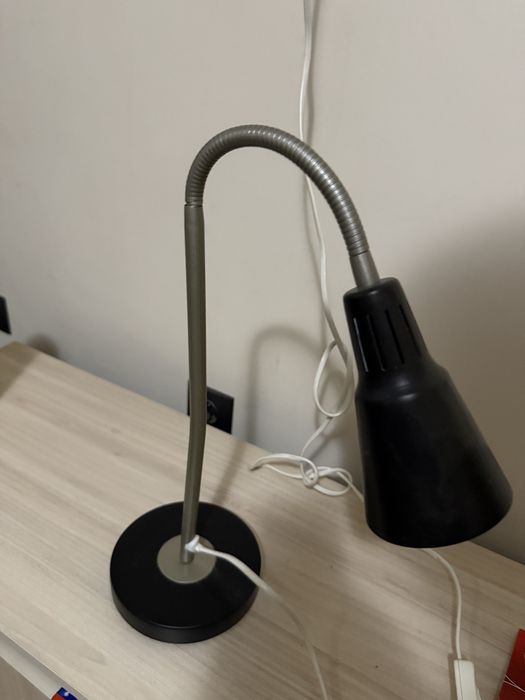 Лампа за бюро с гъвкаво рамо