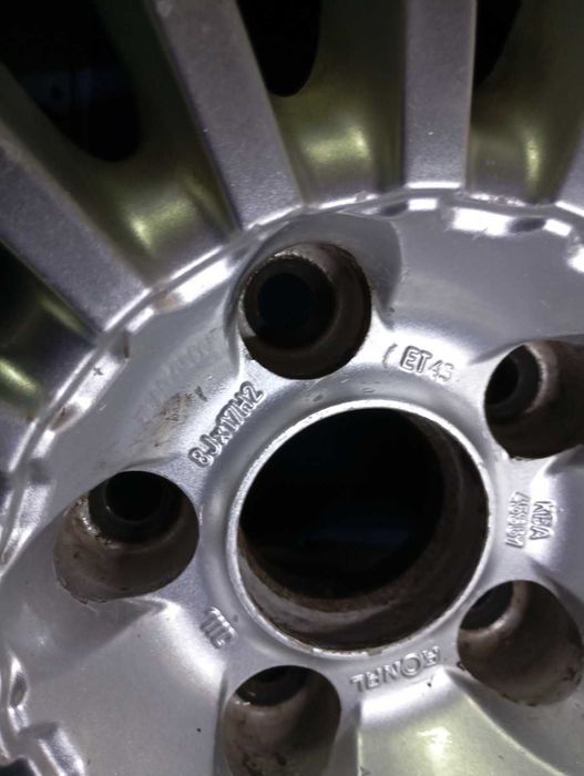 Гуми и джанти 225/55/17 зимни.