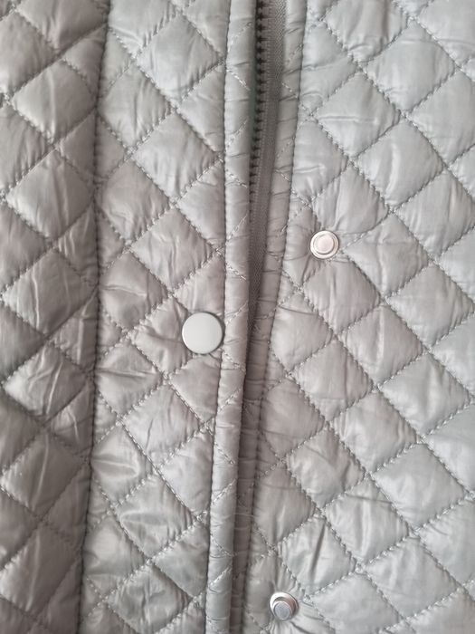 Продам куртку в отличном состоянии.