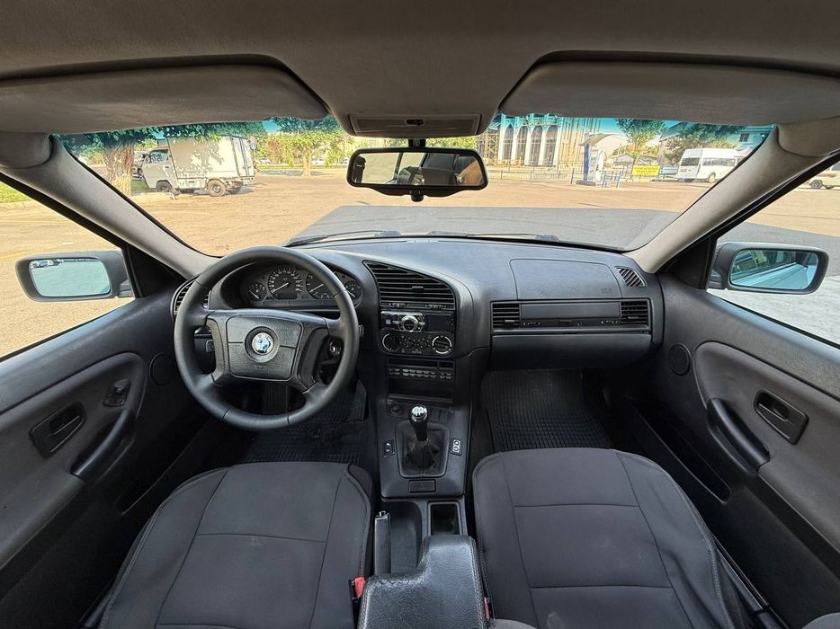 BMW e36 m52b20 в отличном состоянии