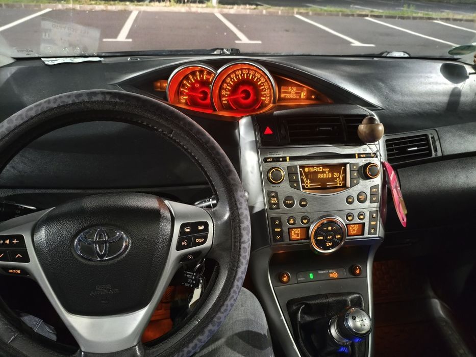 Toyota Verso 2010,  2.0 diesel, 5 locuri.