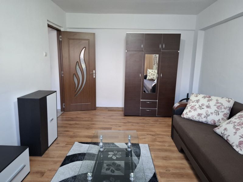 Închiriez apartament zona Doiceşti