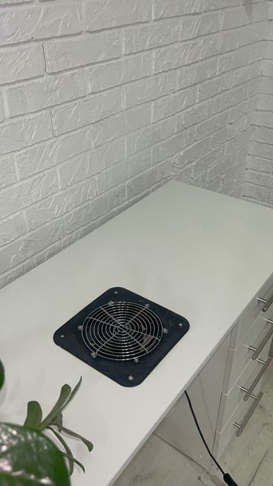 маникюрный стол со встроенной вытяжкой