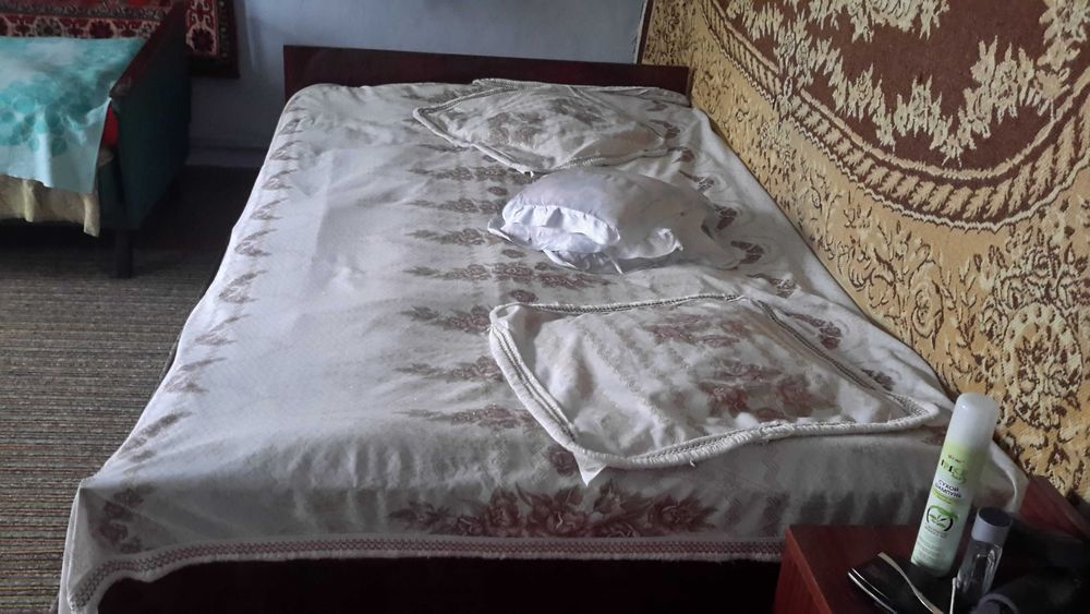 Деревянная кровать